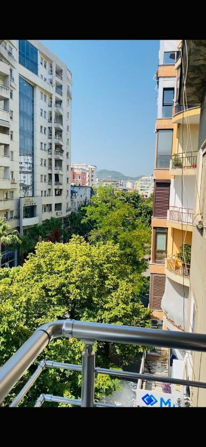 Lilo'S Place Tiranë Luaran gambar