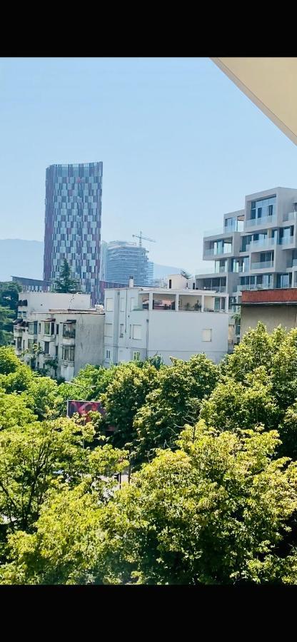 Lilo'S Place Tiranë Luaran gambar