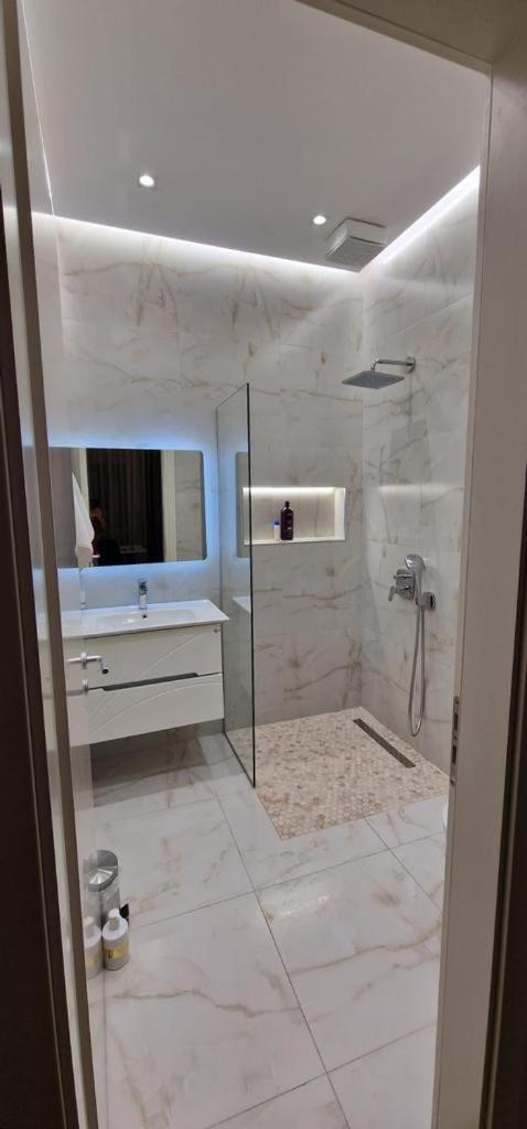 Lilo'S Place Tiranë Luaran gambar