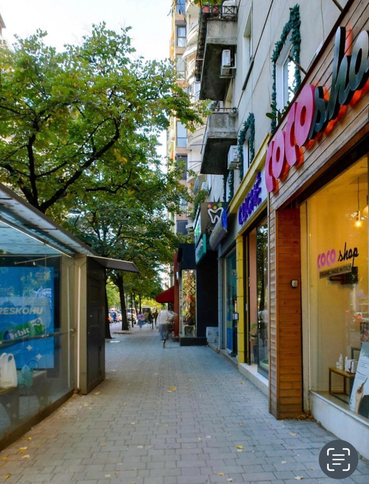 Lilo'S Place Tiranë Luaran gambar