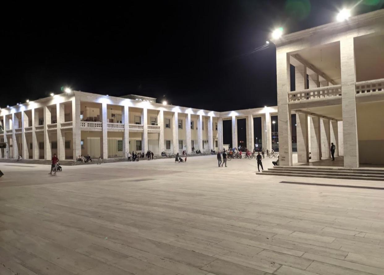 Lilo'S Place Tiranë Luaran gambar