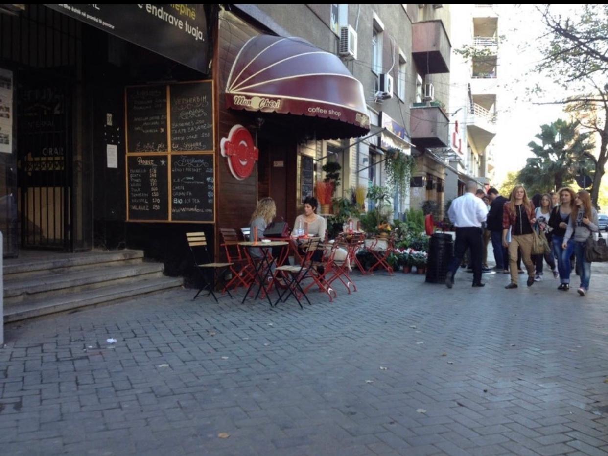 Lilo'S Place Tiranë Luaran gambar